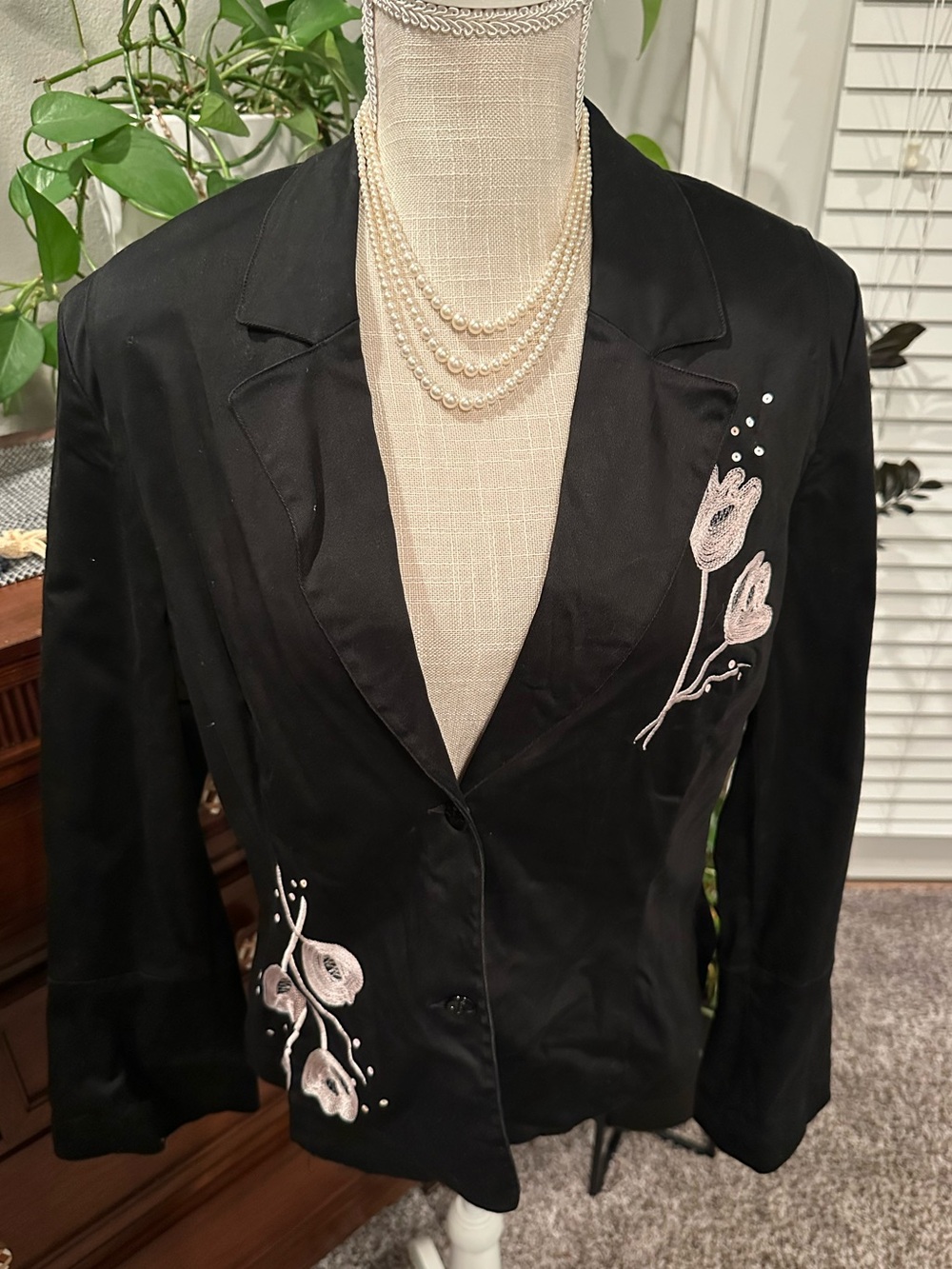 Vintage Black Women's Embroidered Floral Blazer